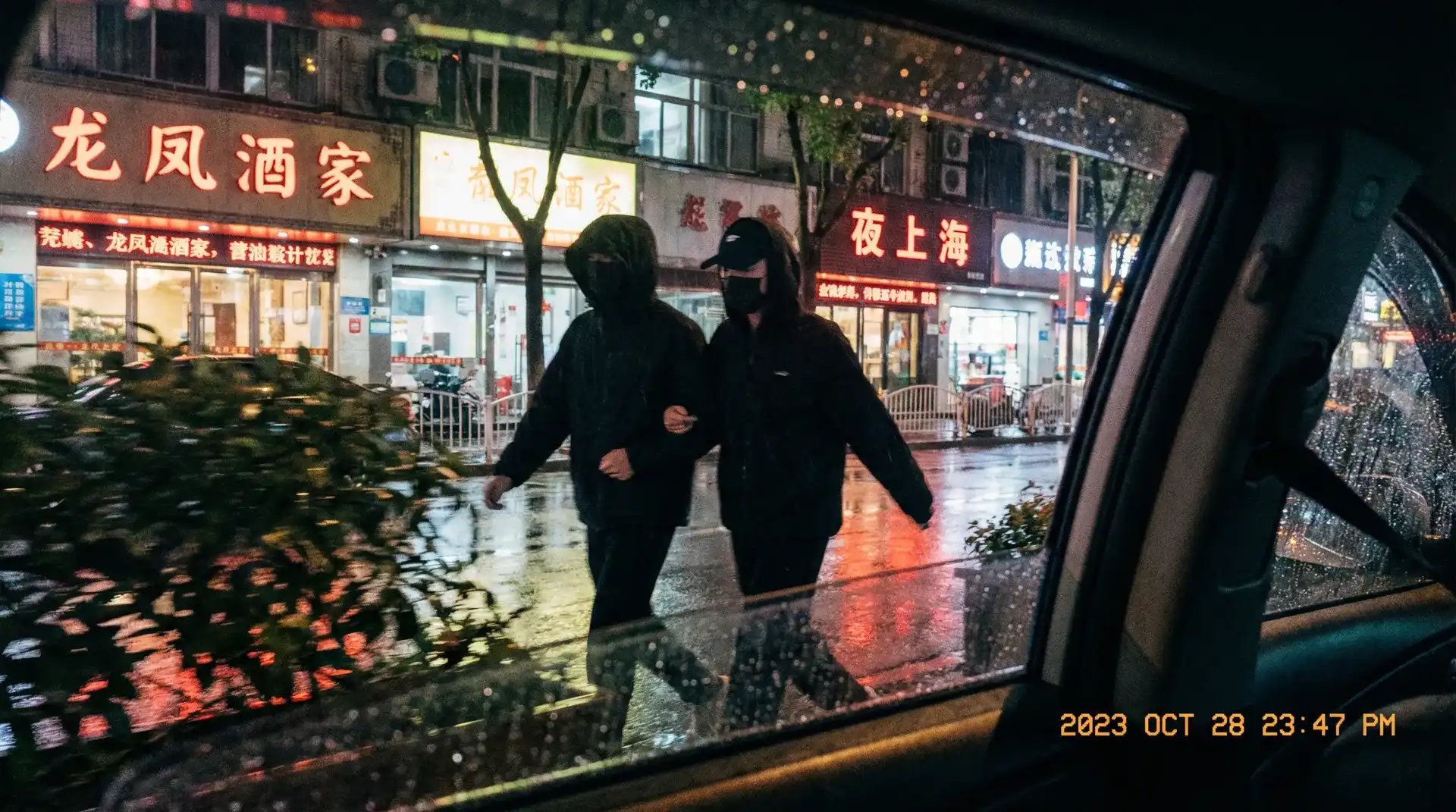 半岛在线体育网网址 - 顶流明星深夜密会现场抓拍照片